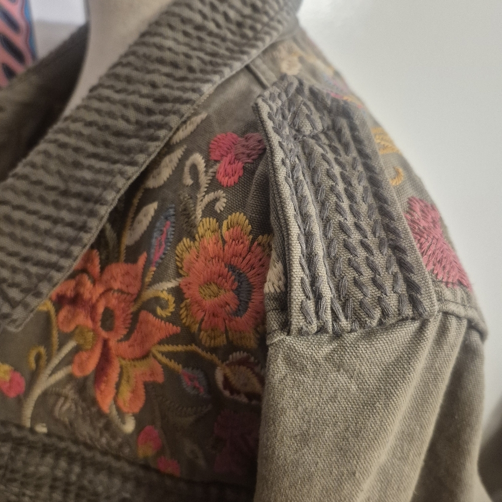 Johnny Was Embroidered Utility Jacket with Multicolor Floral Detail Xl Oversized - Picture 10 of 12